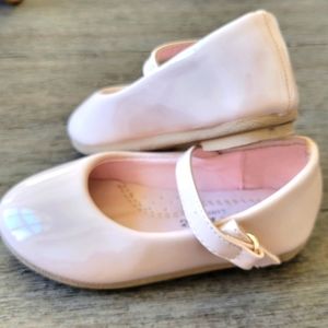 Pale pink baby girl dress shoes size 4